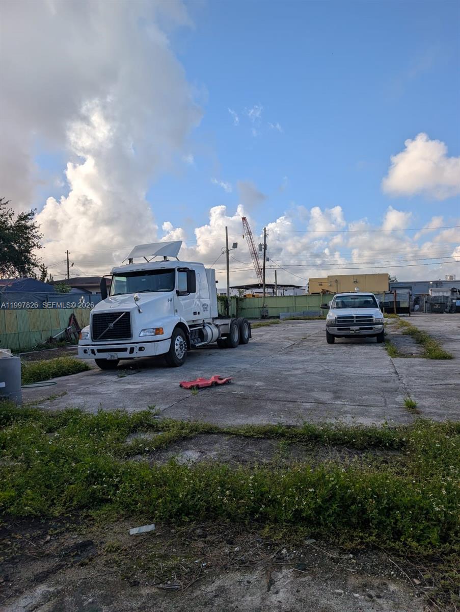 75TH STREET 3175th Nw Miami, FL 33147