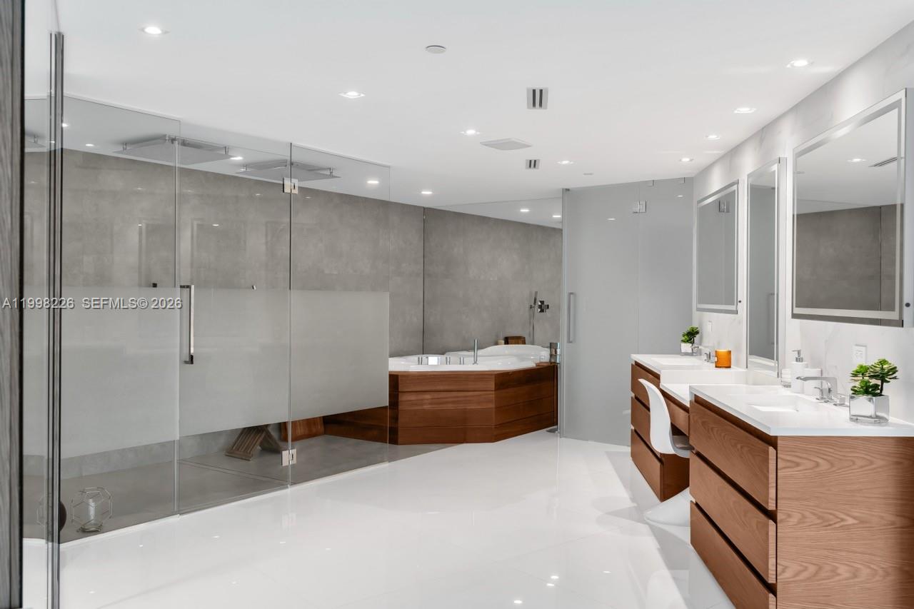 300 S Pointe Dr #3105 Miami Beach, FL 33139