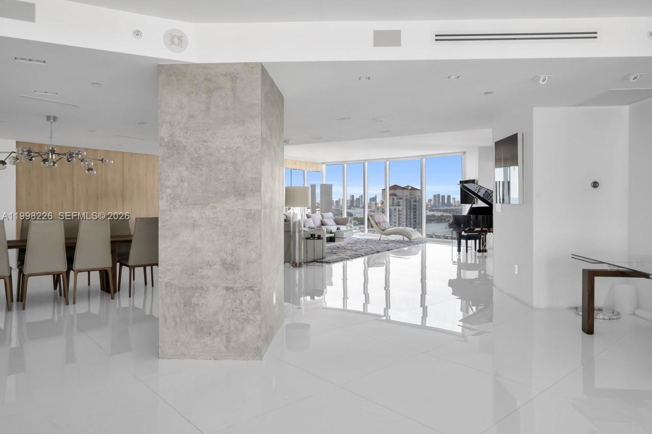 300 S Pointe Dr #3105 Miami Beach, FL 33139