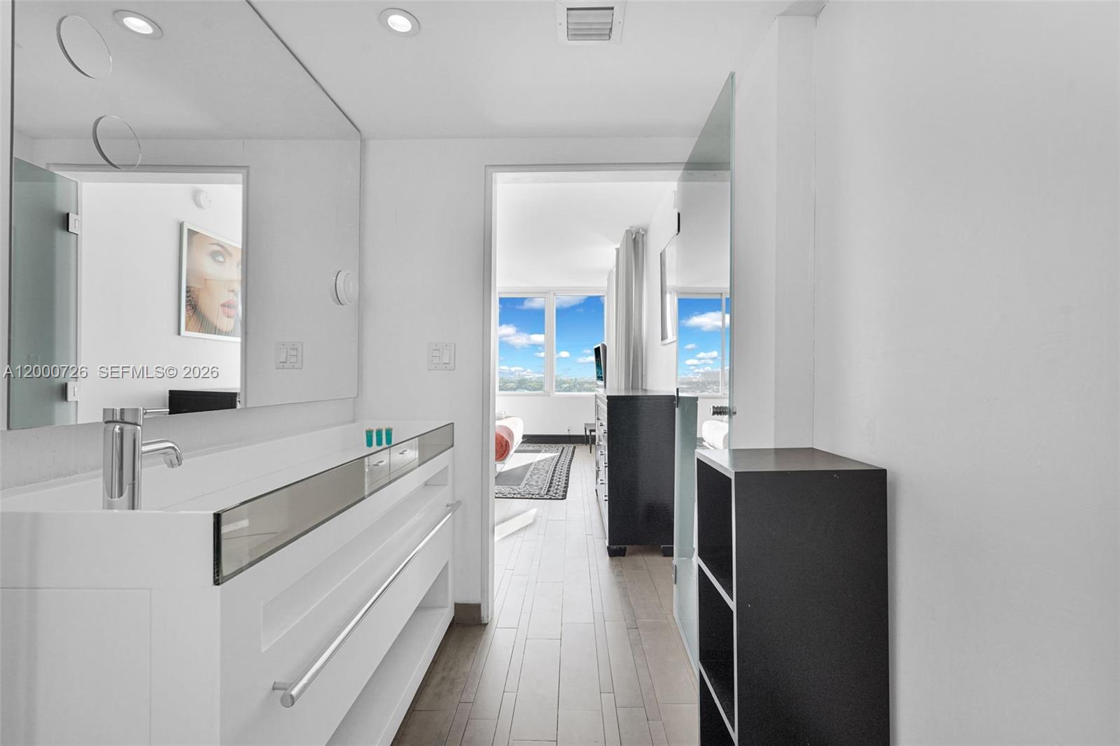 1100 West Ave #916 Miami Beach, FL 33139