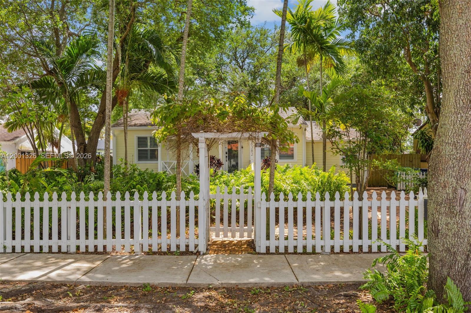 6382 SW 38th St Miami, FL 33155