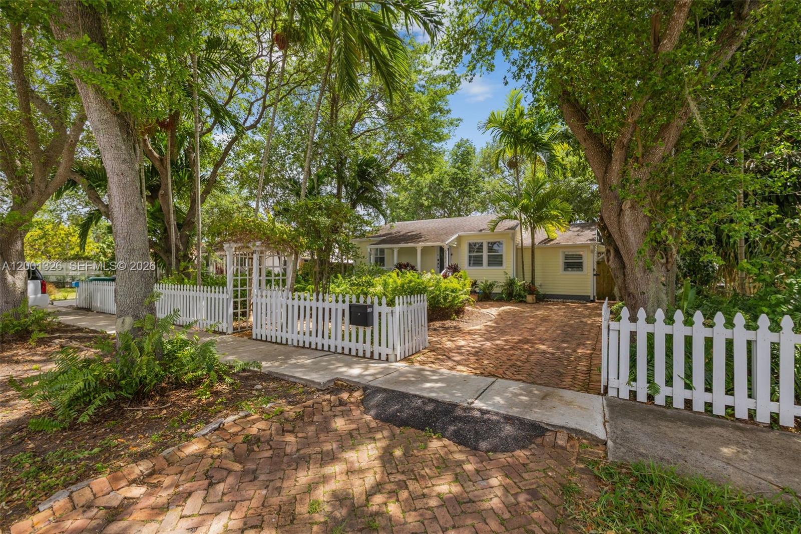 6382 SW 38th St Miami, FL 33155