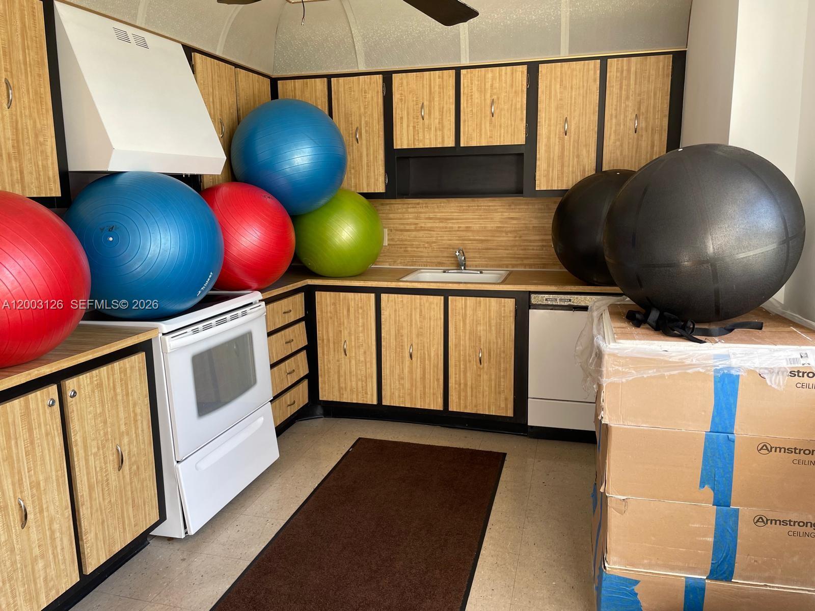 2851 NE 183rd St #509E