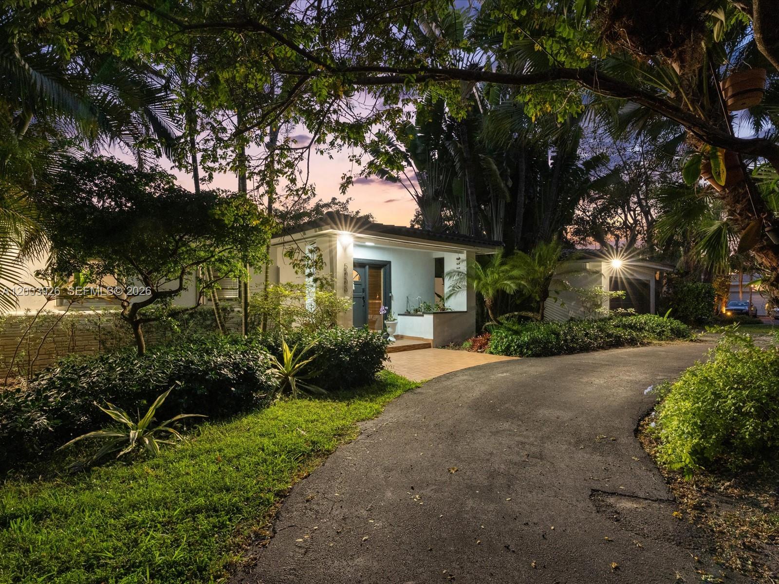 5000 Riviera Dr Coral Gables, FL 33146