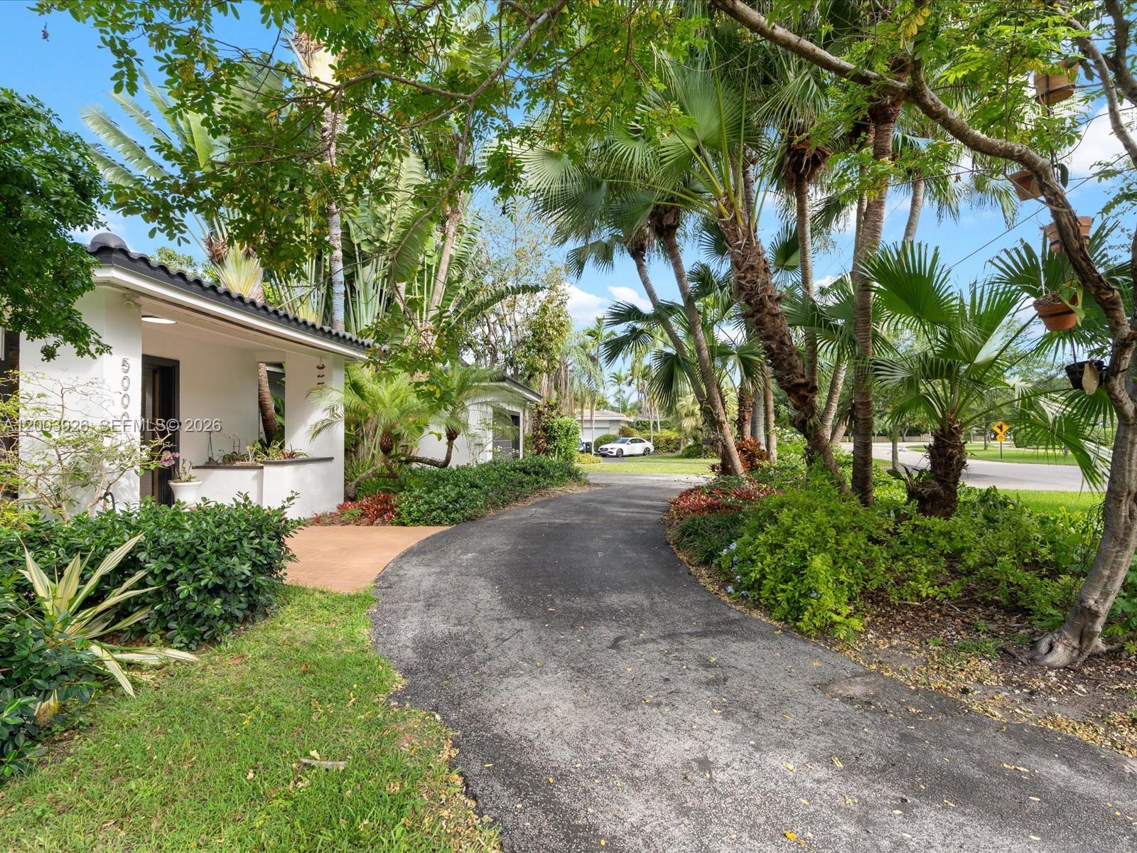 5000 Riviera Dr Coral Gables, FL 33146