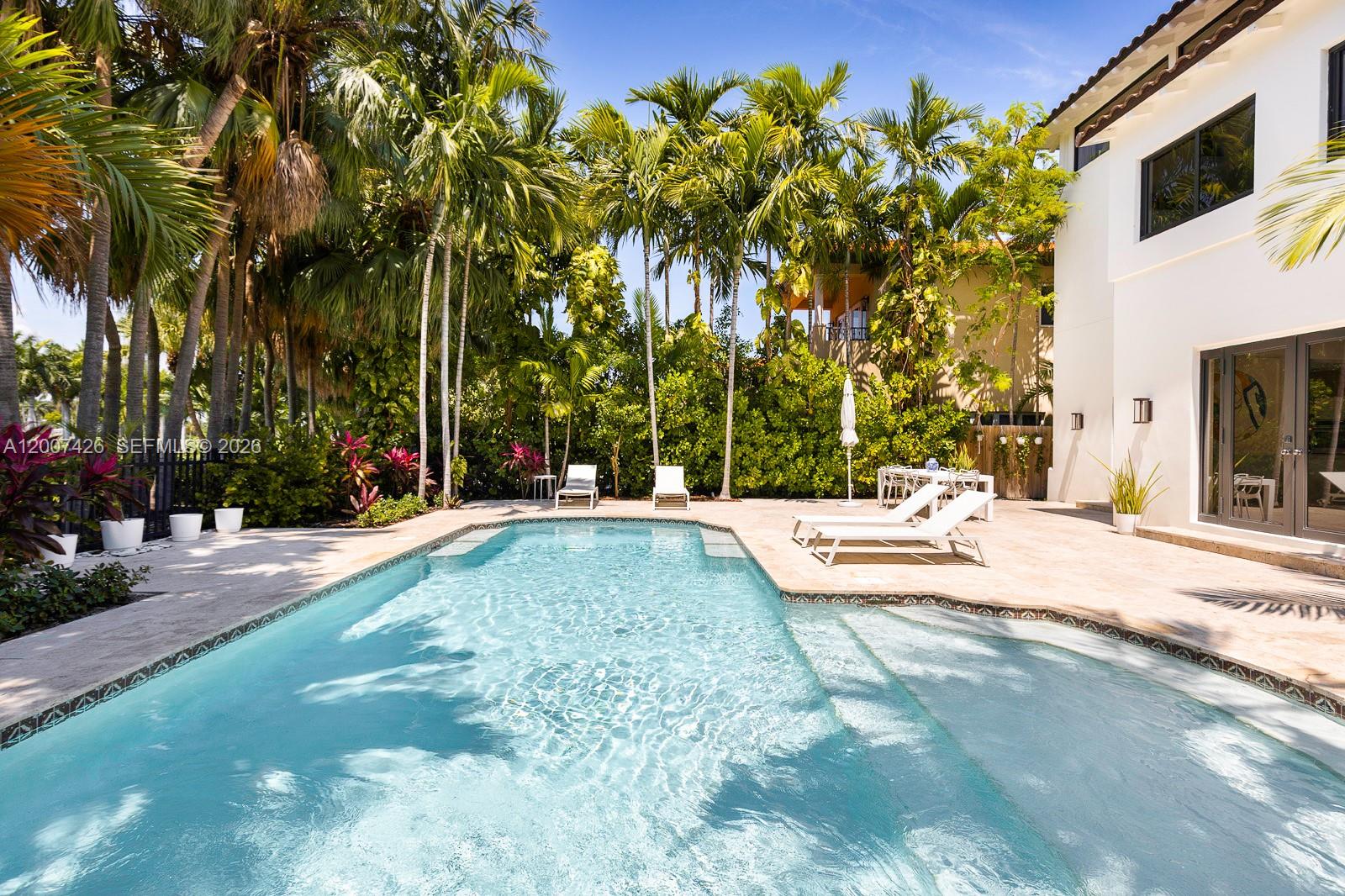 5736 La Gorce Dr Miami Beach, FL 33140