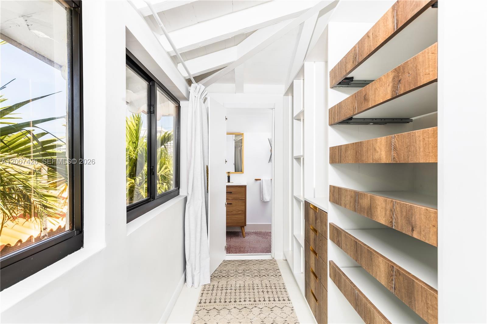 5736 La Gorce Dr Miami Beach, FL 33140