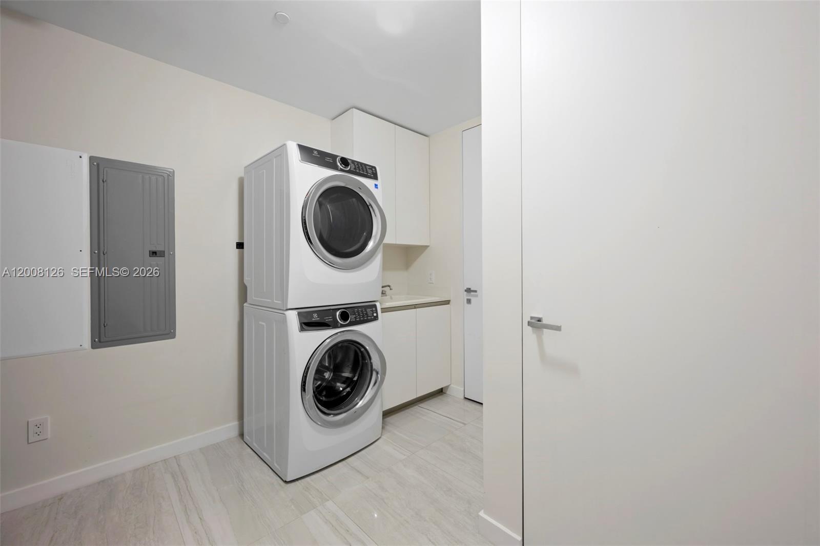 18975 Collins Ave #700 Sunny Isles Beach, FL 33160