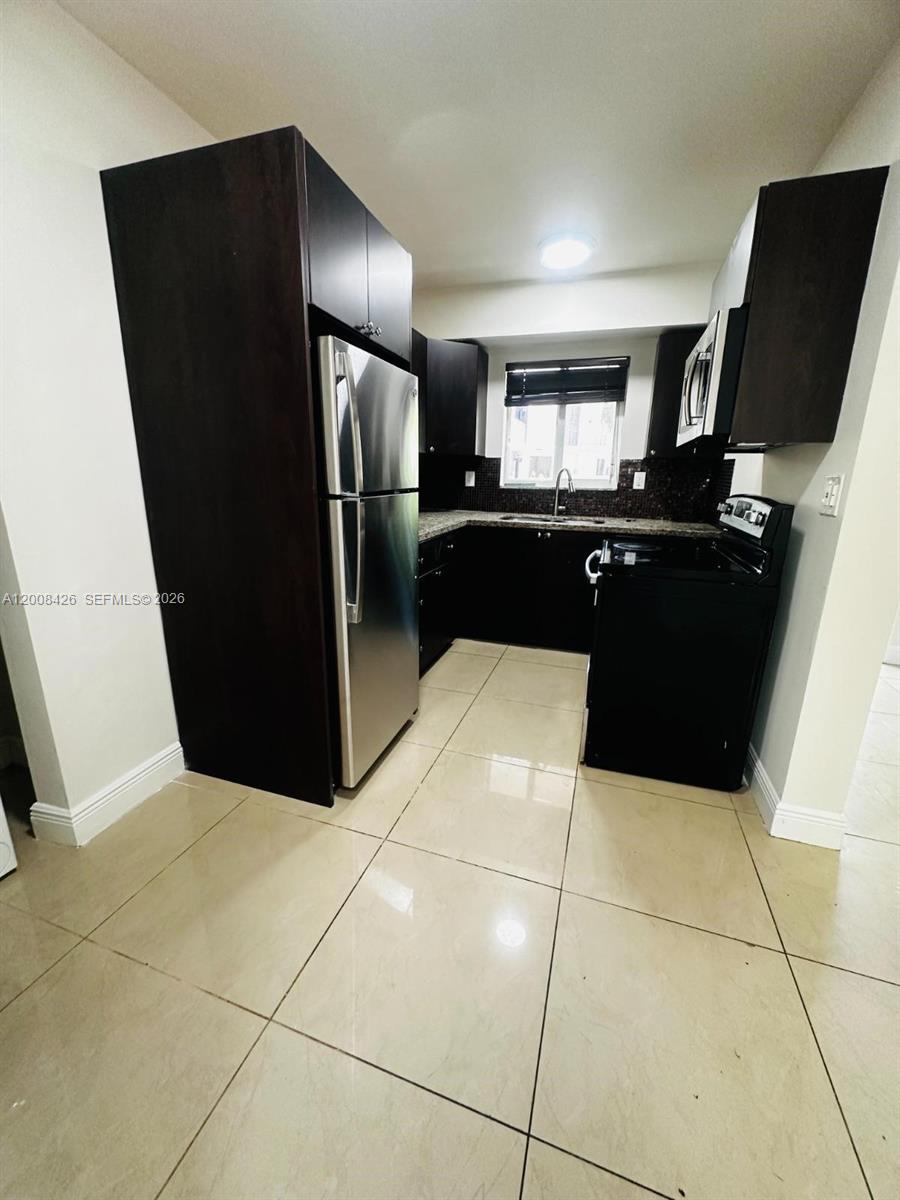 2401 SW 22nd St #7