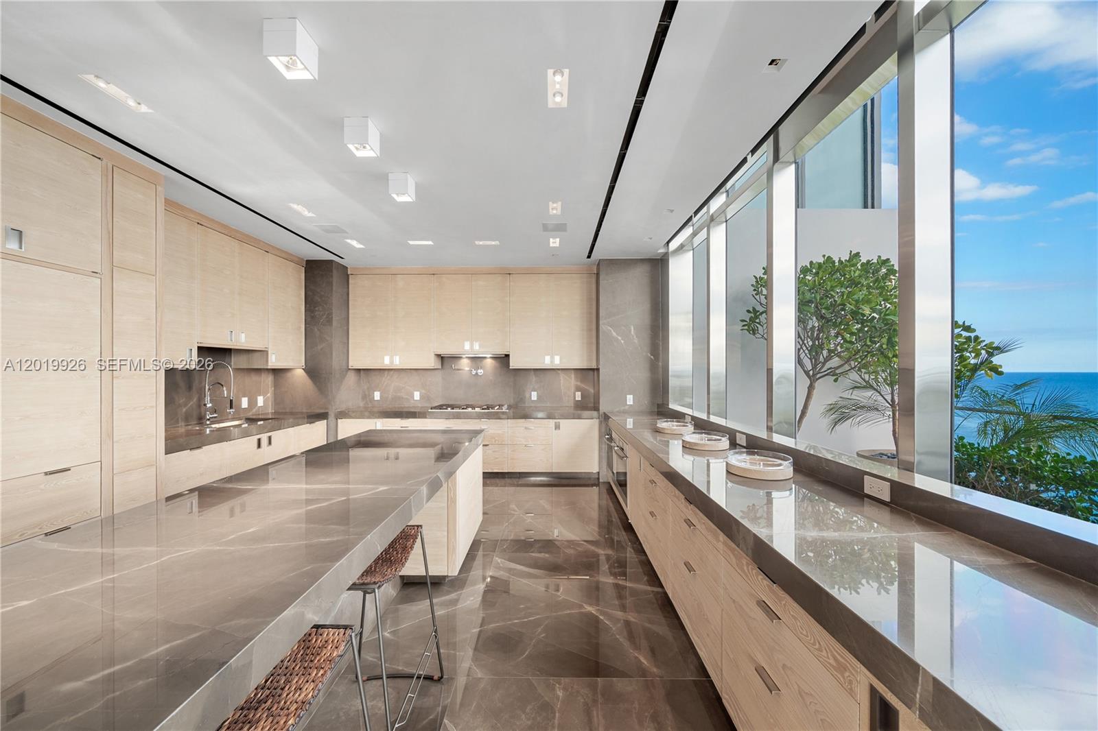 800 S Pointe Dr #Penthouse 2204 Miami Beach, FL 33139
