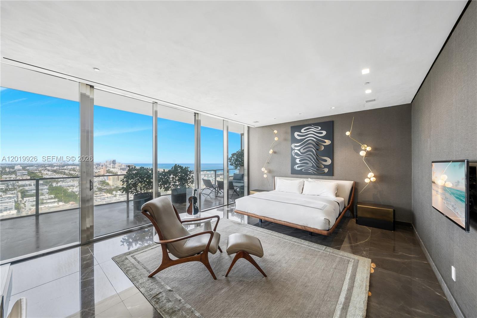 800 S Pointe Dr #Penthouse 2204 Miami Beach, FL 33139