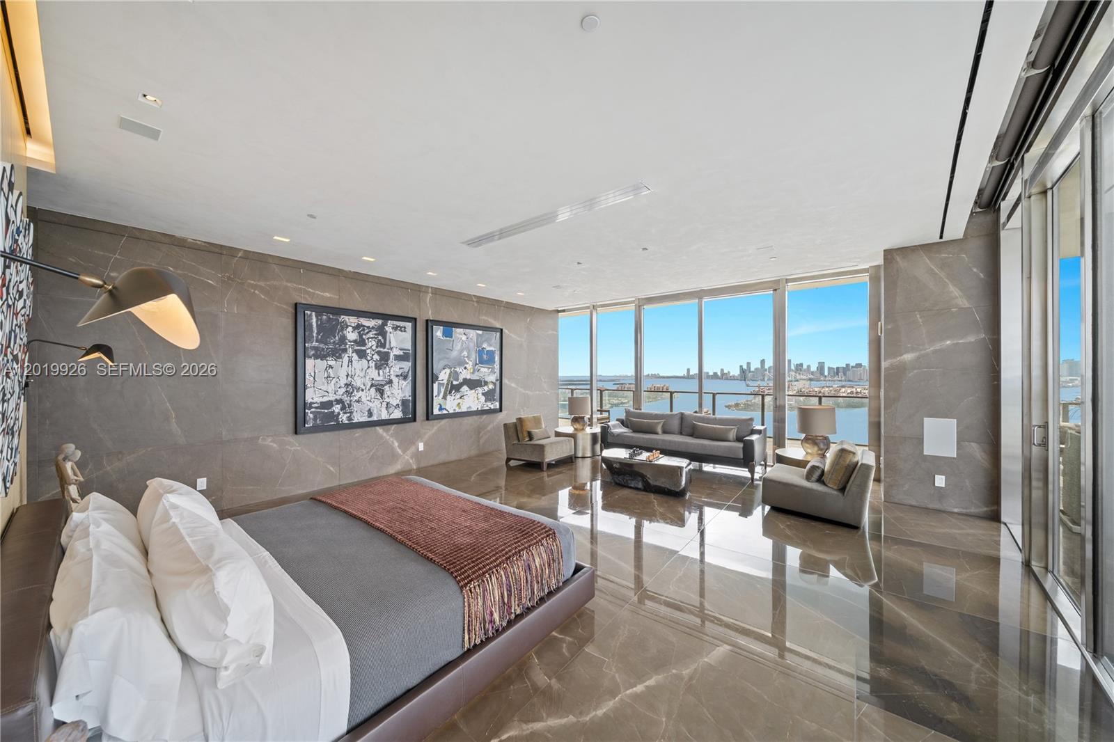 800 S Pointe Dr #Penthouse 2204 Miami Beach, FL 33139