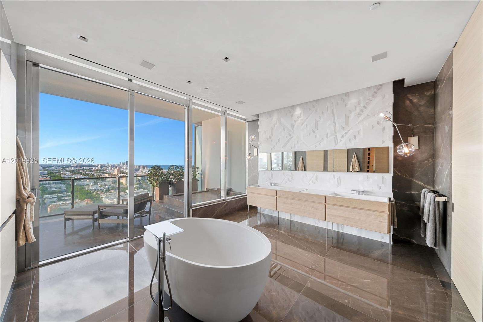 800 S Pointe Dr #Penthouse 2204 Miami Beach, FL 33139