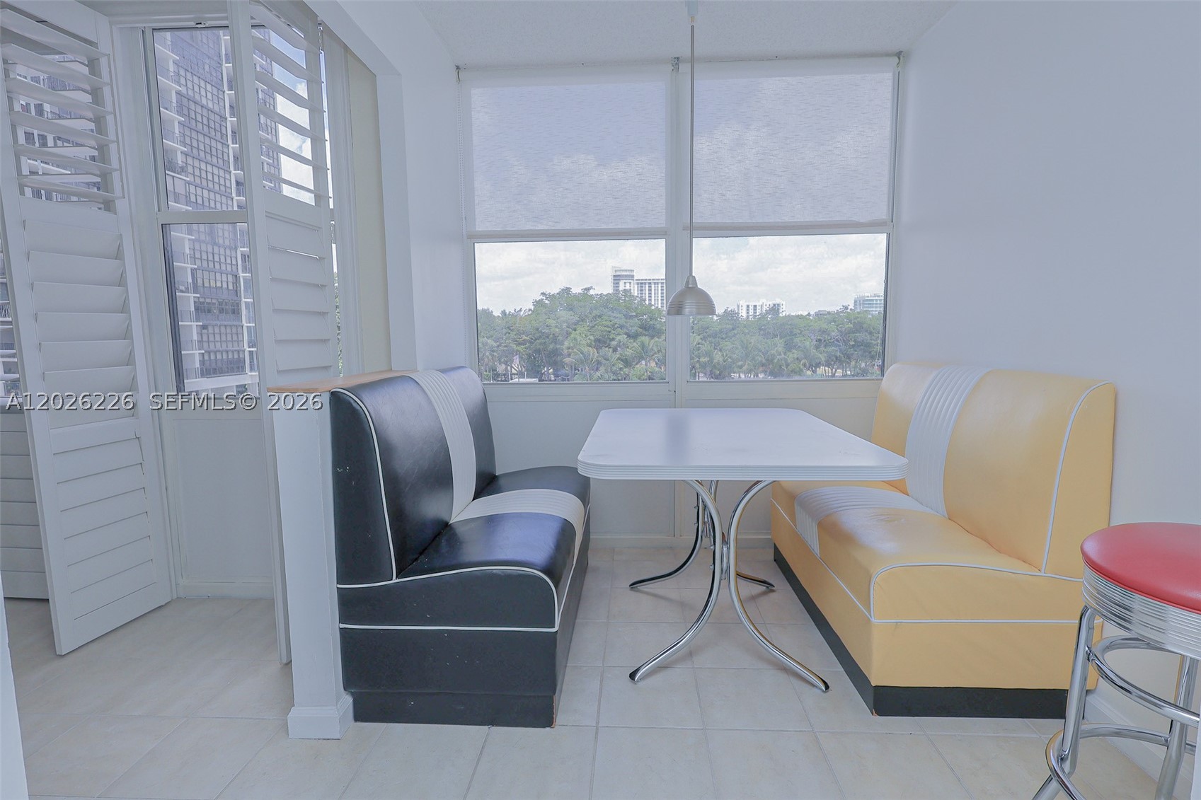 image Brickell Place I8