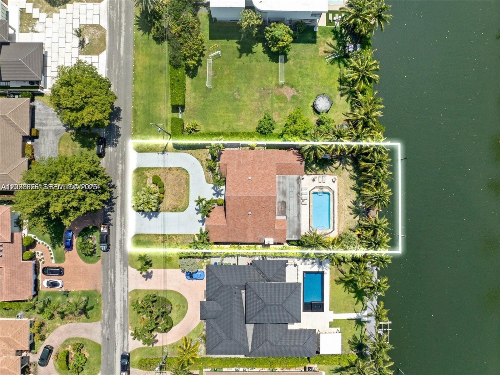 413 Holiday Dr Hallandale Beach, FL 33009