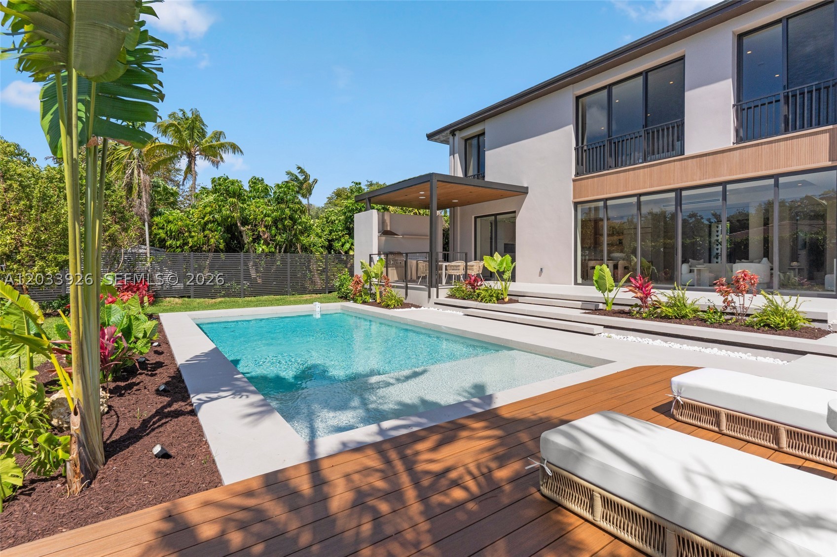 5854 SW 30th St Miami, FL 33155