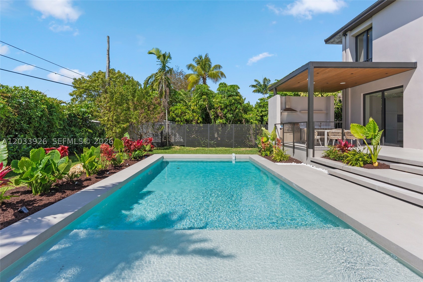 5854 SW 30th St Miami, FL 33155