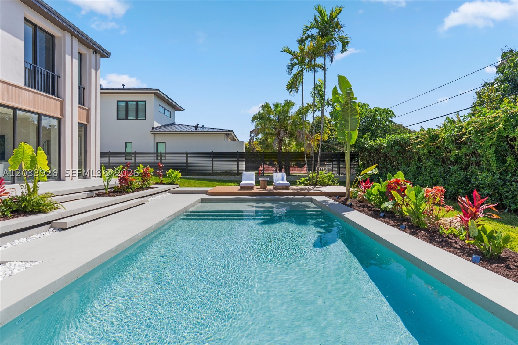 5854 SW 30th St Miami, FL 33155