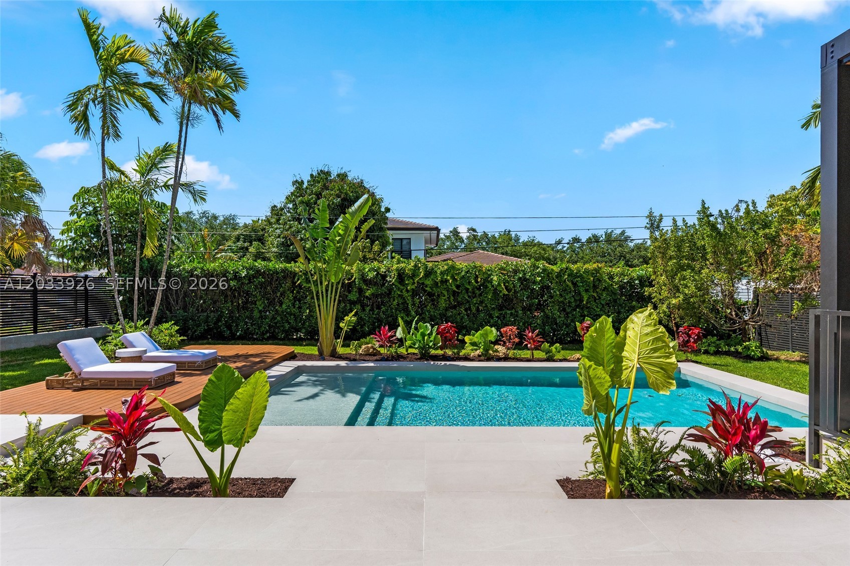 5854 SW 30th St Miami, FL 33155