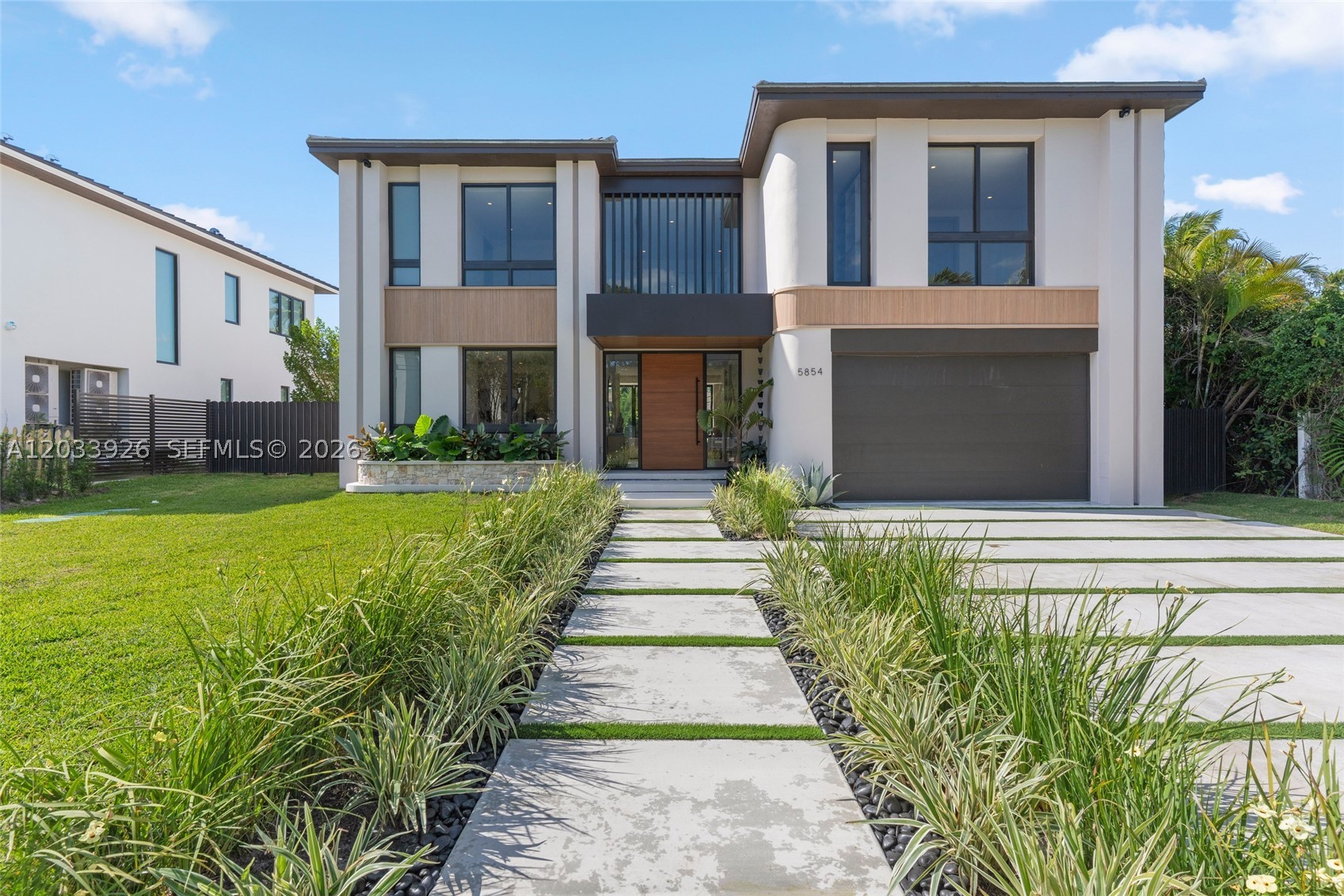 5854 SW 30th St Miami, FL 33155