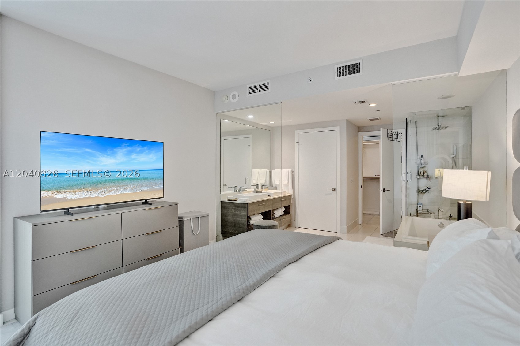 650 NE 32nd St #3901 Miami, FL 33137