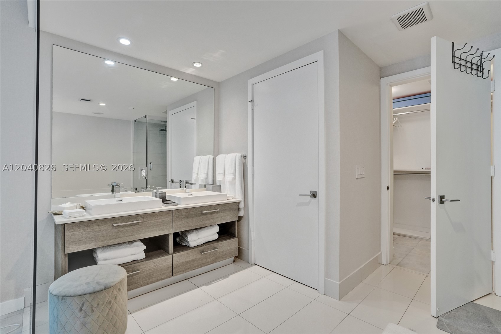 650 NE 32nd St #3901 Miami, FL 33137