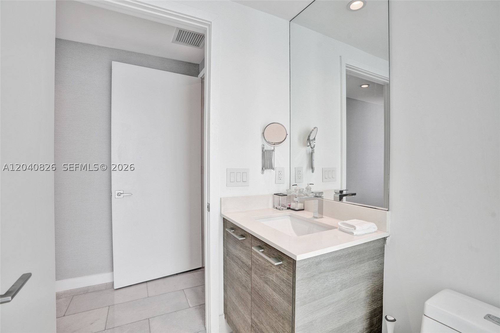 650 NE 32nd St #3901 Miami, FL 33137
