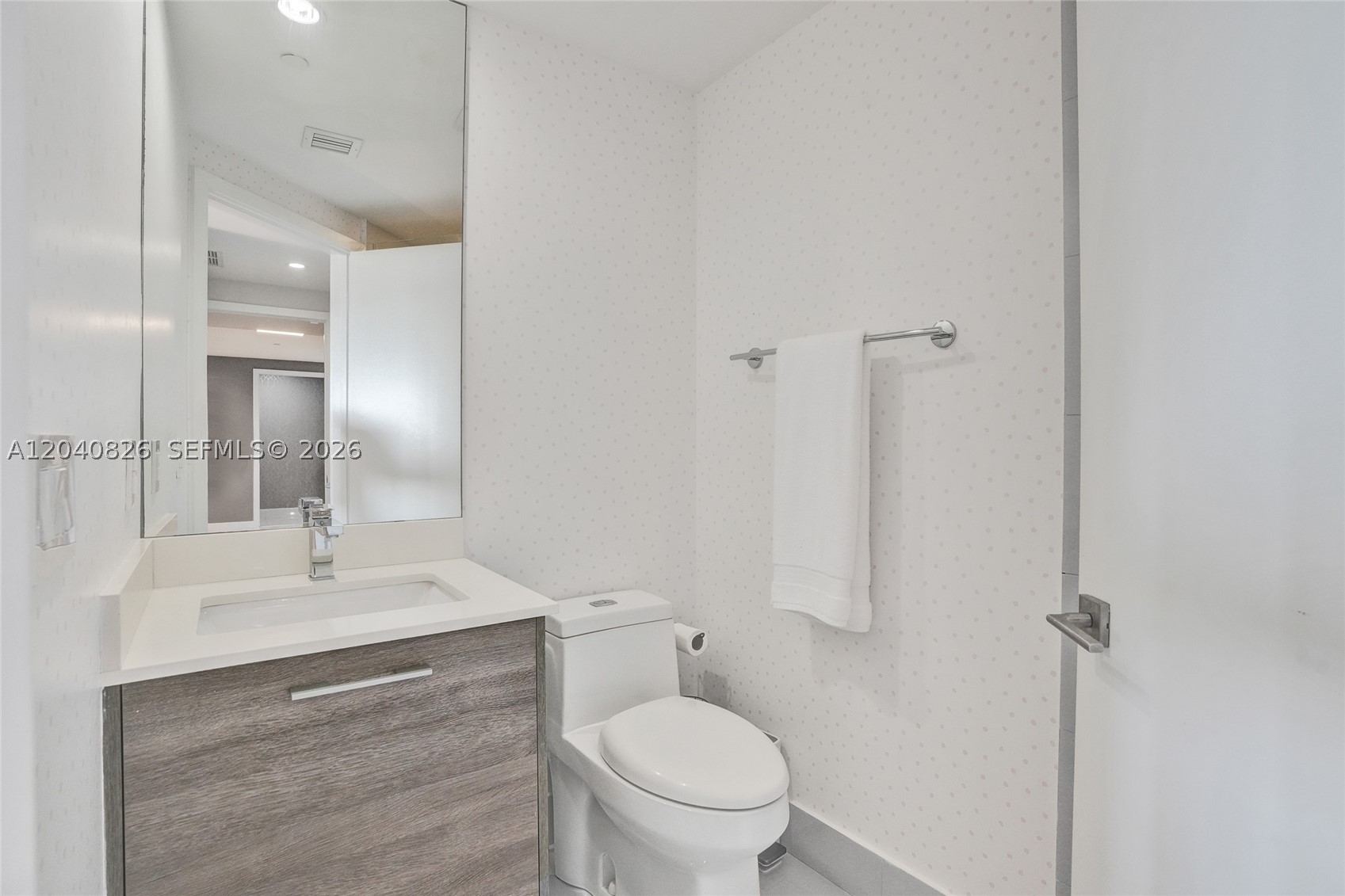650 NE 32nd St #3901 Miami, FL 33137