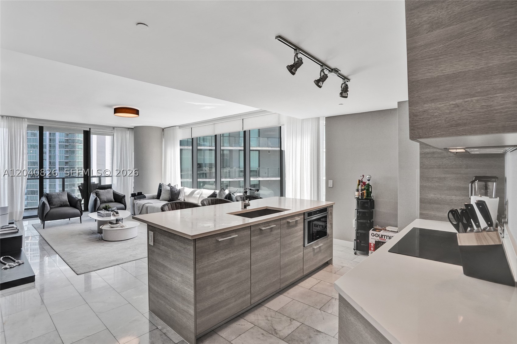 650 NE 32nd St #3901 Miami, FL 33137
