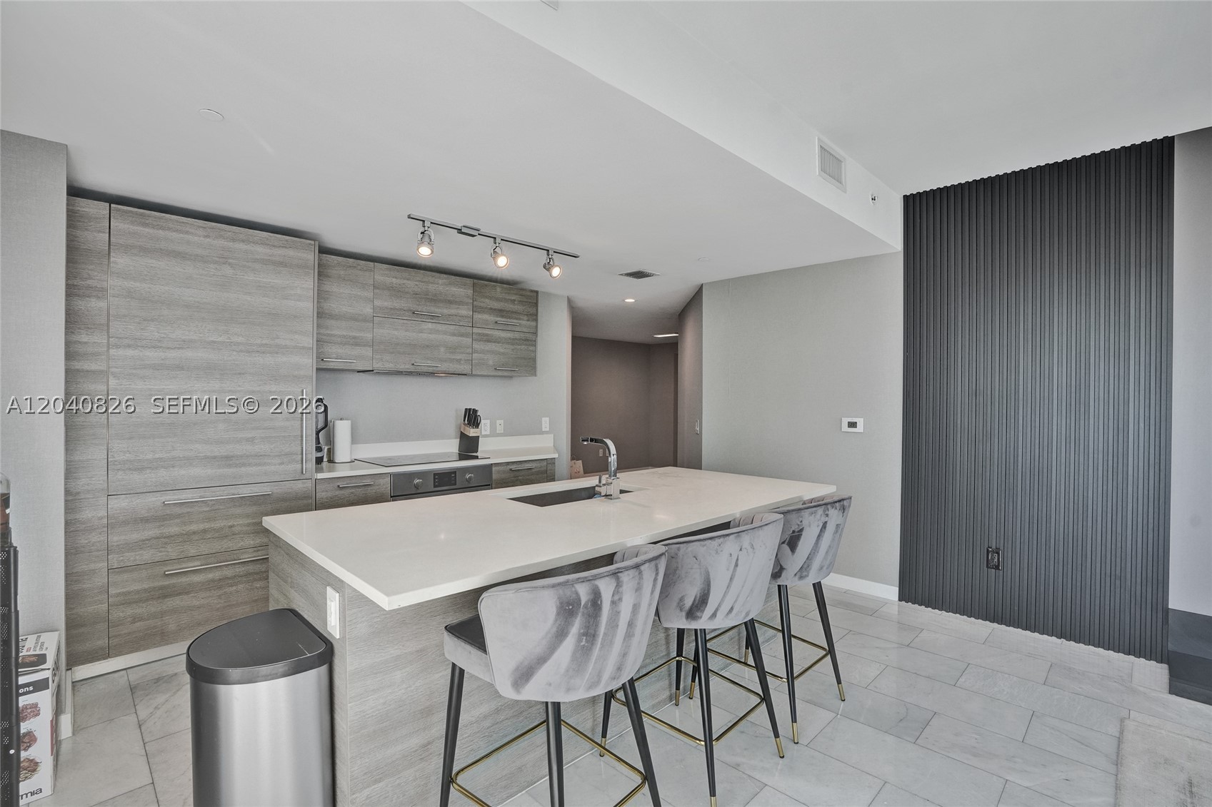 650 NE 32nd St #3901 Miami, FL 33137
