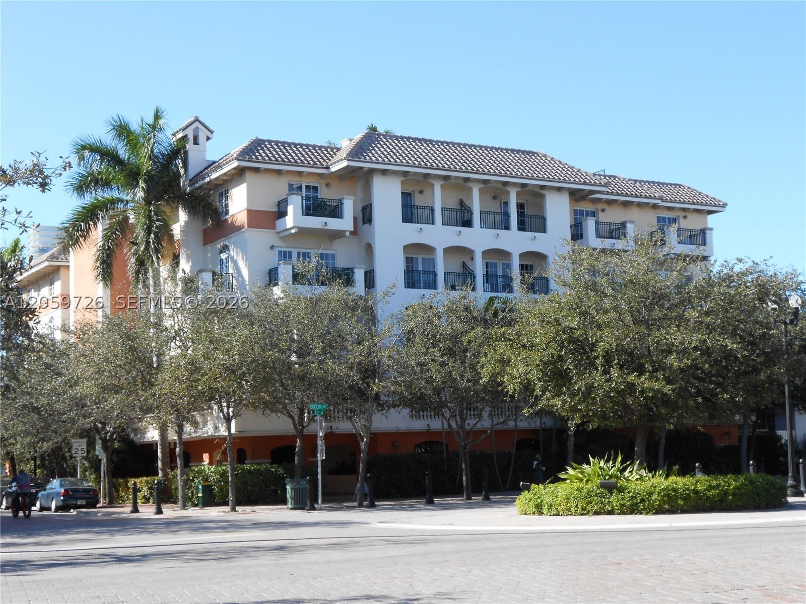 300 Euclid Ave #209