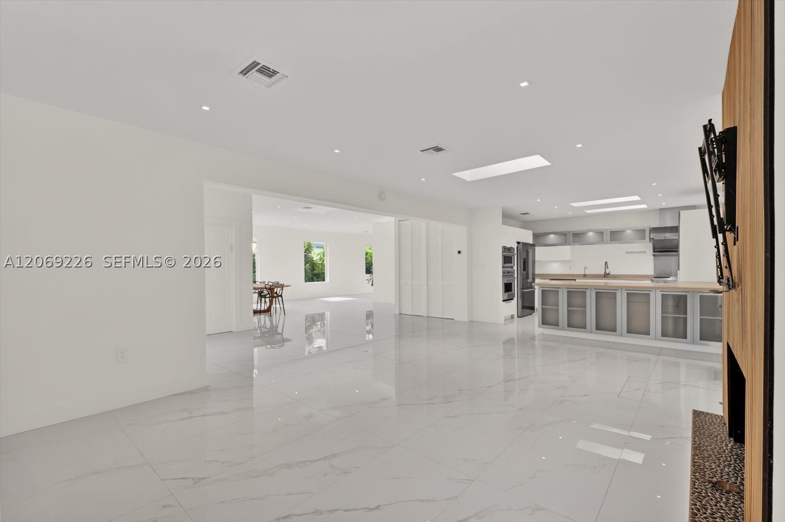 1777 Daytonia Rd Miami Beach, FL 33141