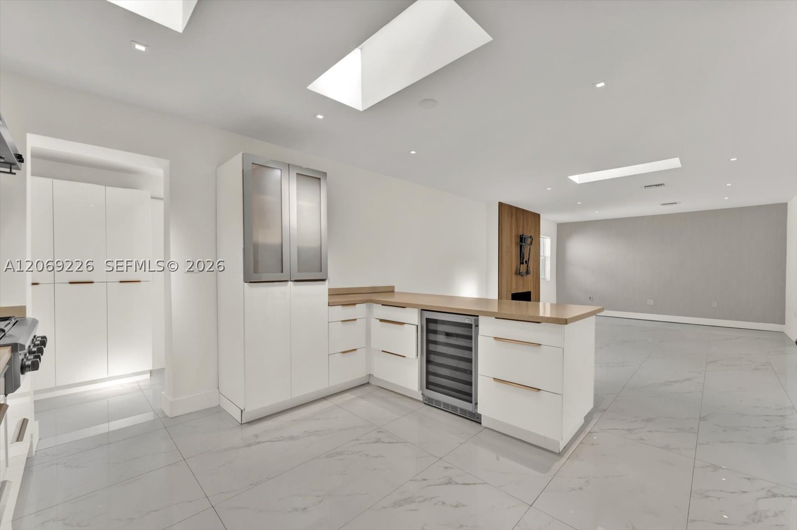 1777 Daytonia Rd Miami Beach, FL 33141