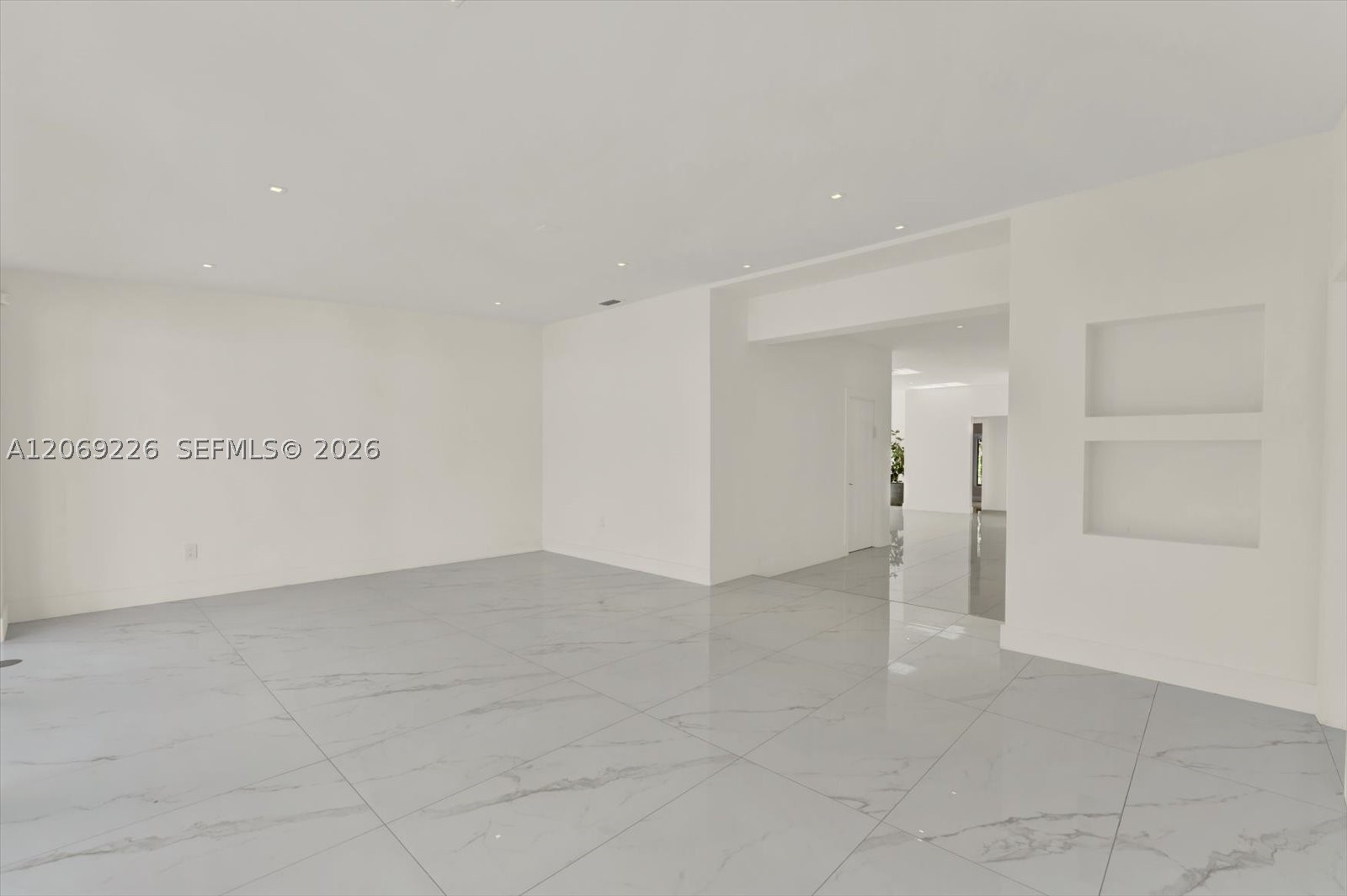 1777 Daytonia Rd Miami Beach, FL 33141