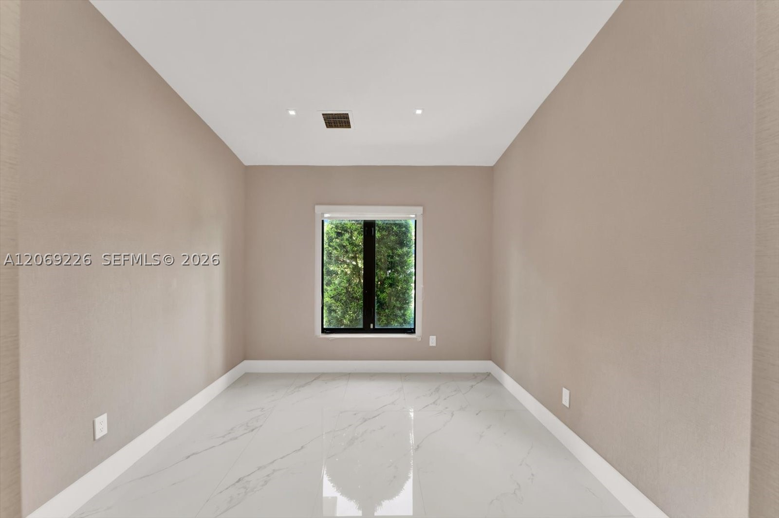1777 Daytonia Rd Miami Beach, FL 33141