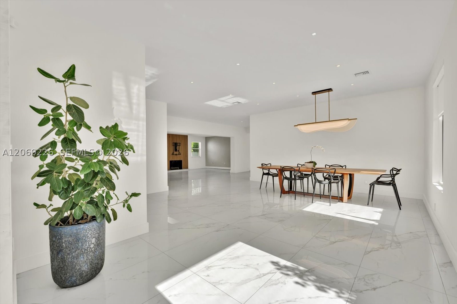 1777 Daytonia Rd Miami Beach, FL 33141