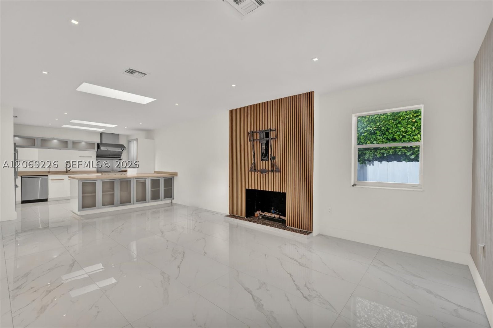 1777 Daytonia Rd Miami Beach, FL 33141