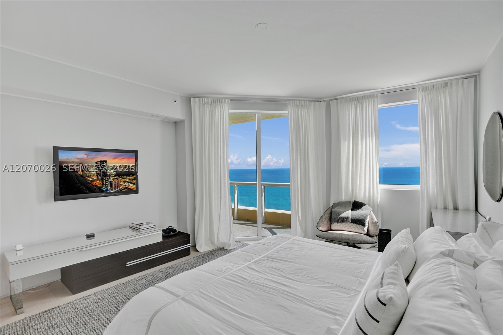 image Acqualina Residences18