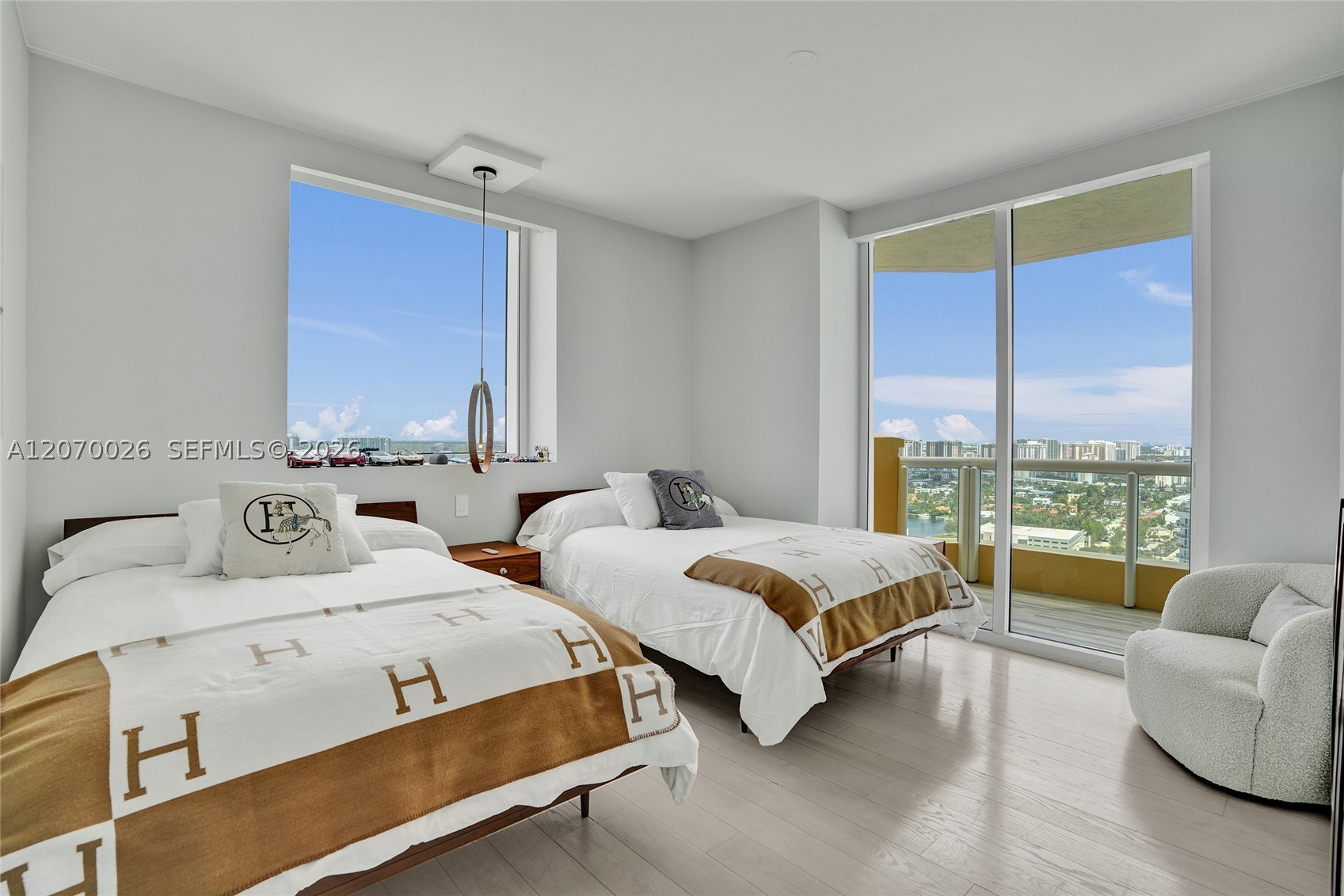image Acqualina Residences31