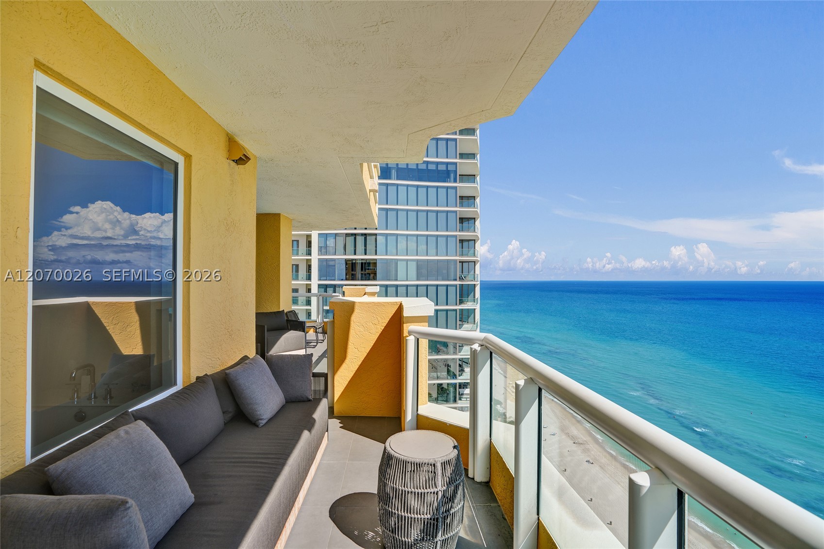 image Acqualina Residences43