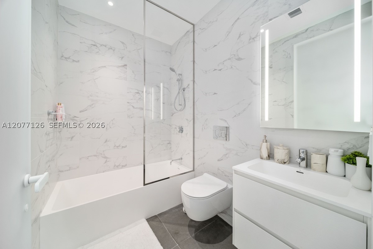2000 S Ocean Dr #31B Hallandale Beach, FL 33009