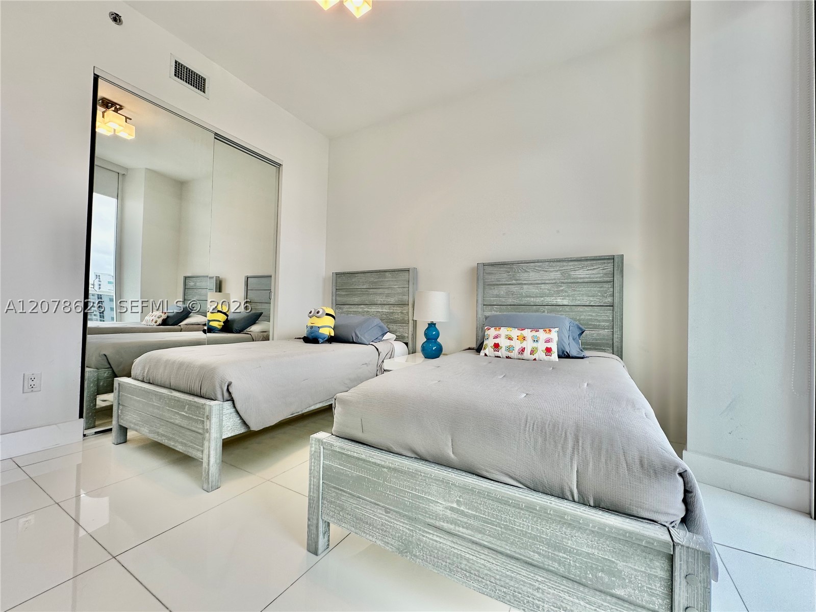 15811 Collins Ave #1605 Sunny Isles Beach, FL 33160