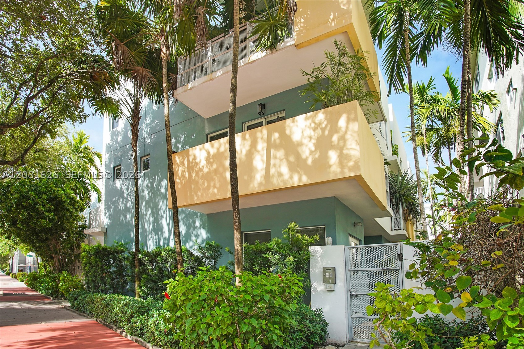 206 Washington Ave #12