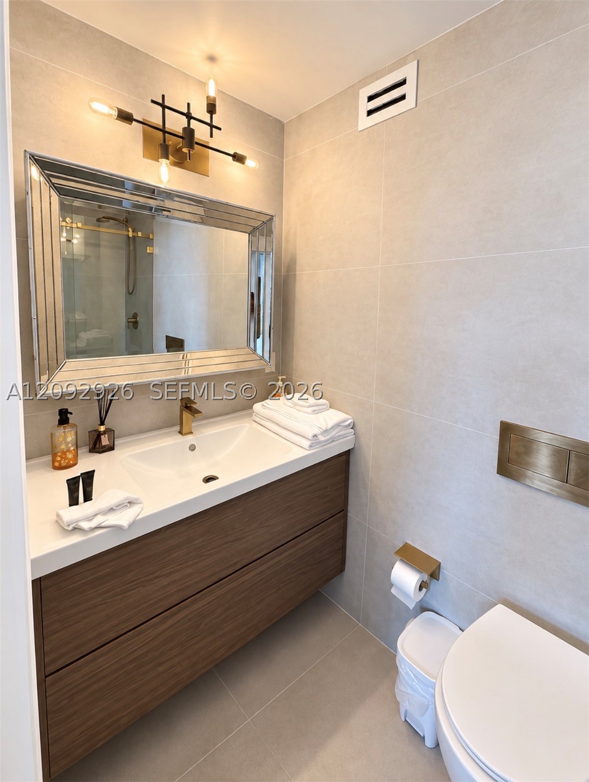 2301 Collins Ave #1019 Miami Beach, FL 33139