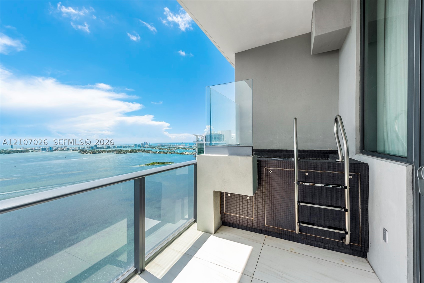 480 NE 31st St #PH5204 Miami, FL 33137