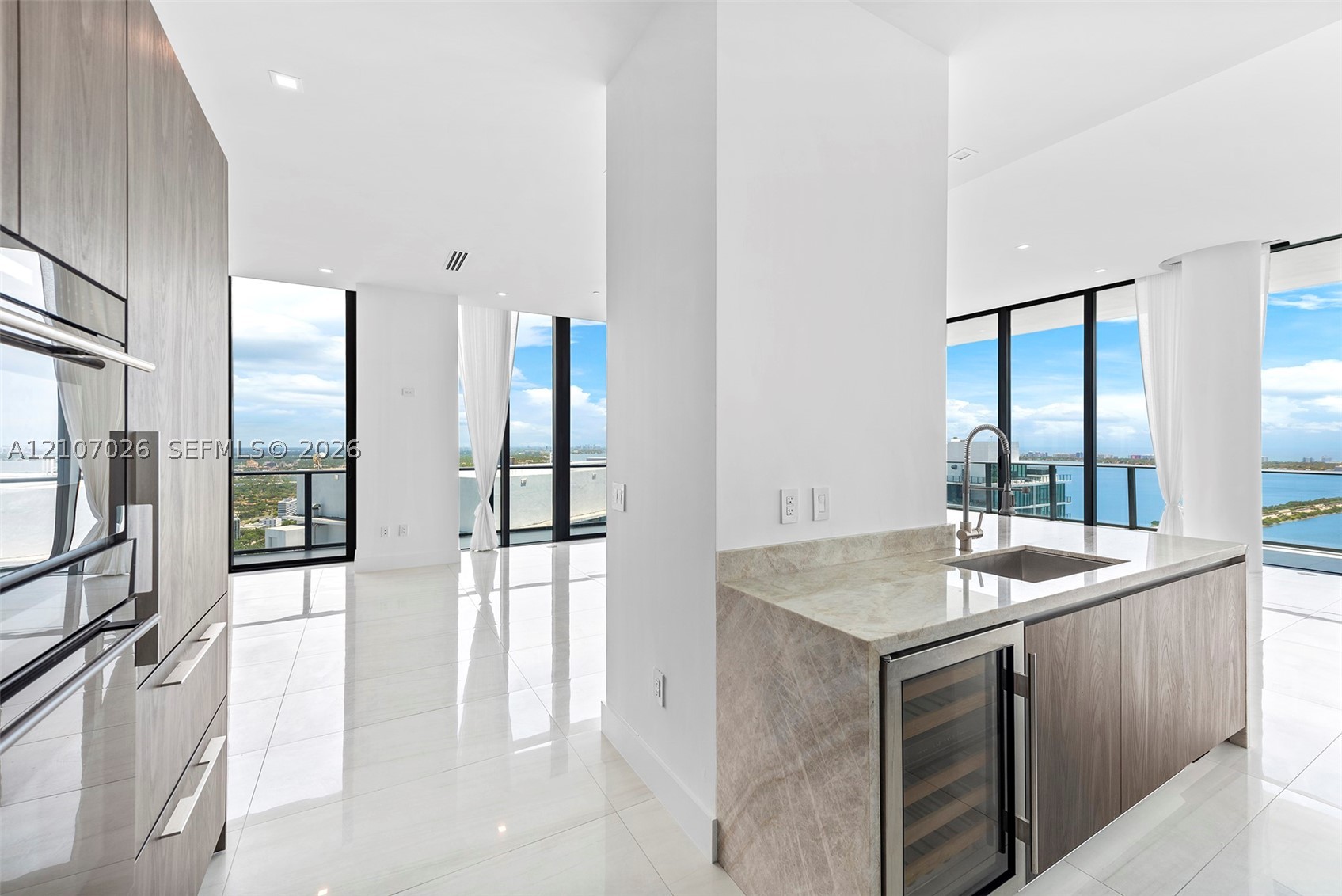 480 NE 31st St #PH5204 Miami, FL 33137