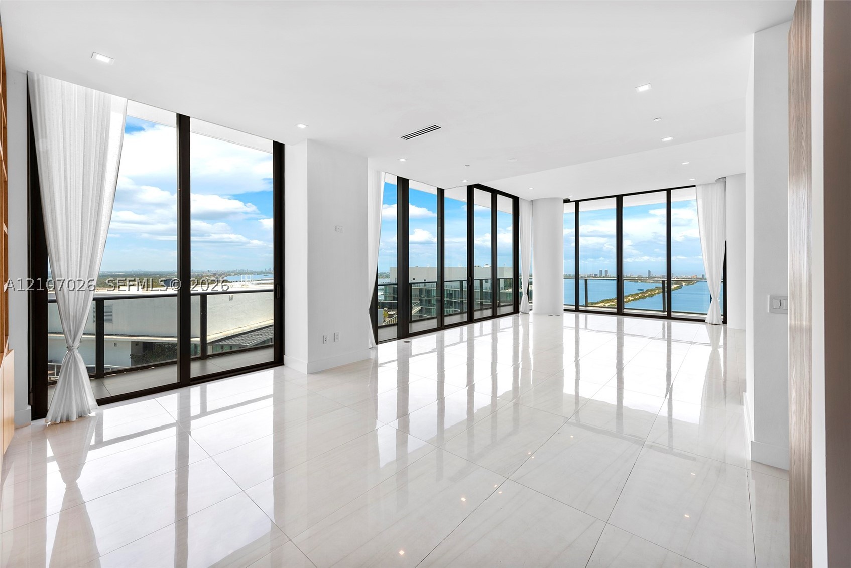 480 NE 31st St #PH5204 Miami, FL 33137