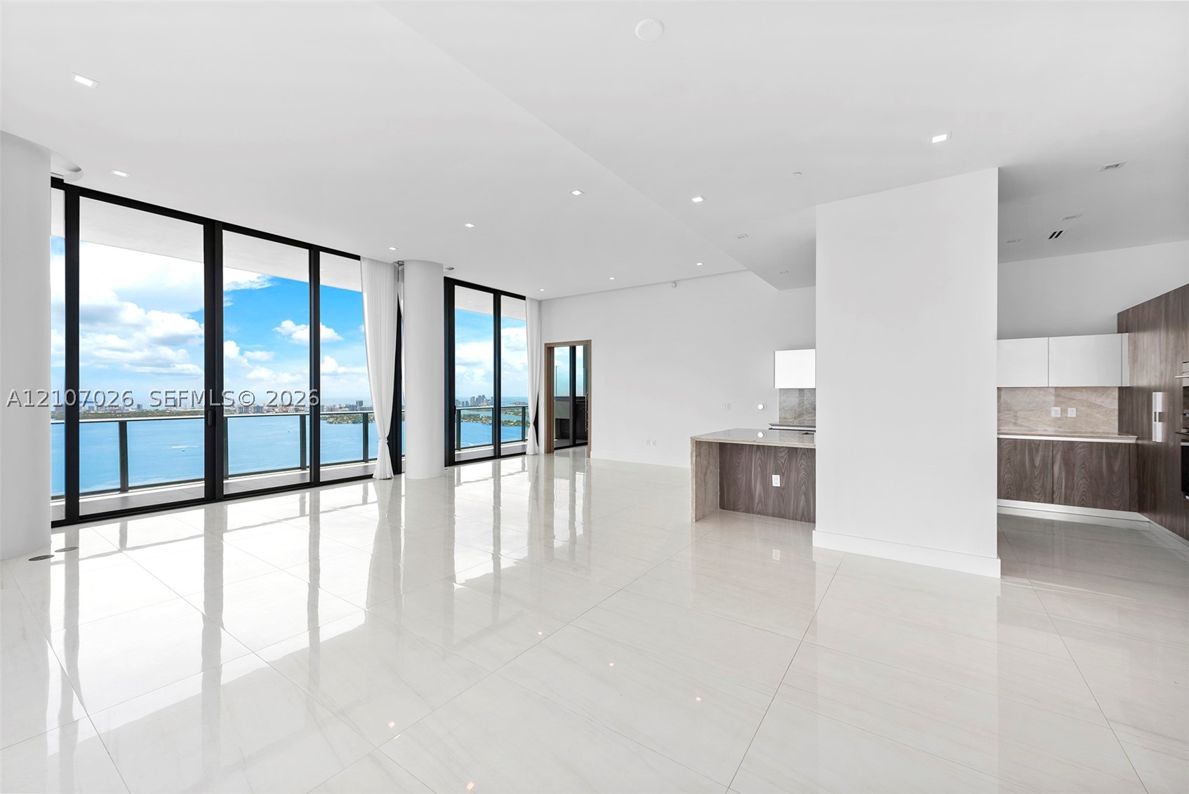 480 NE 31st St #PH5204 Miami, FL 33137