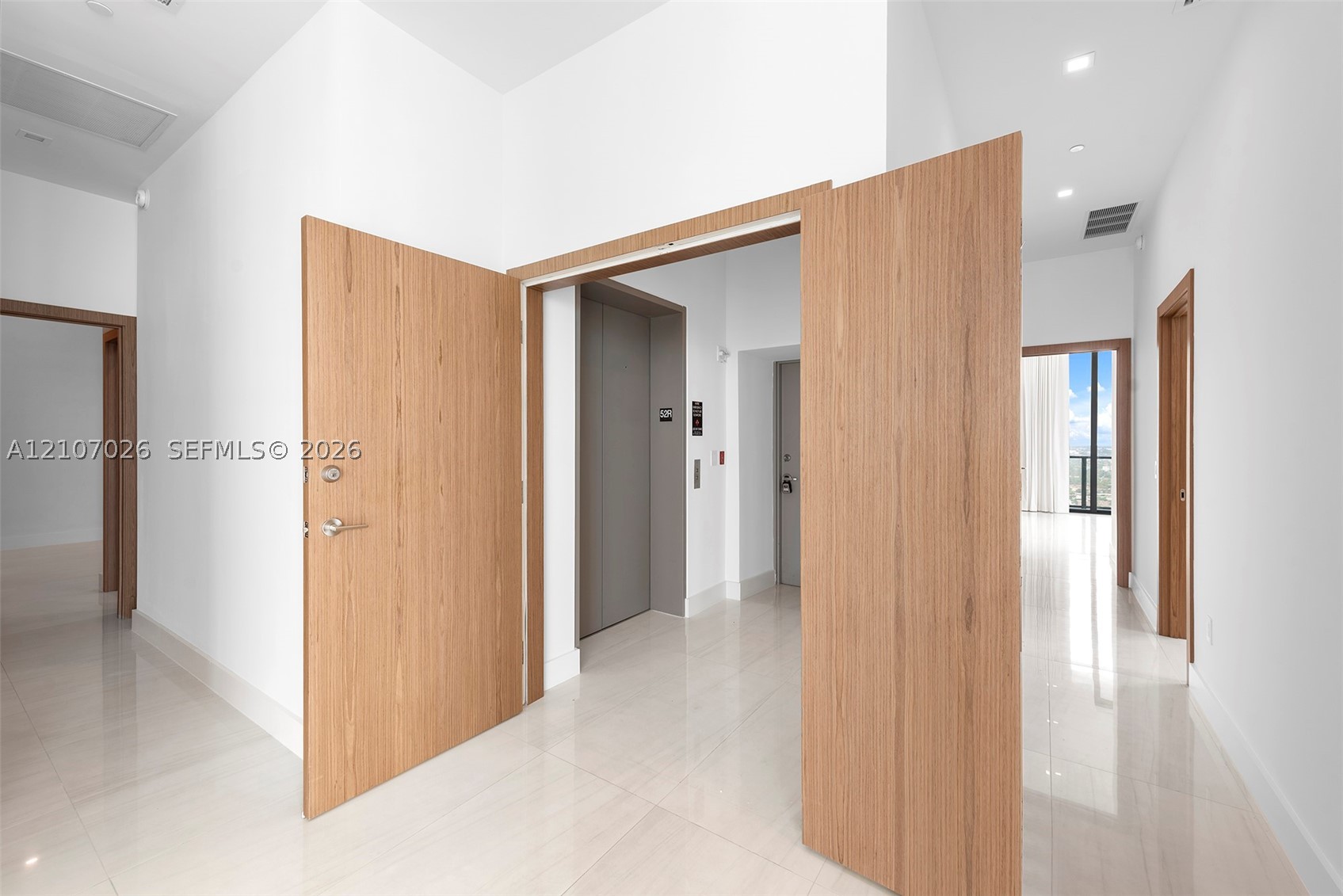480 NE 31st St #PH5204 Miami, FL 33137