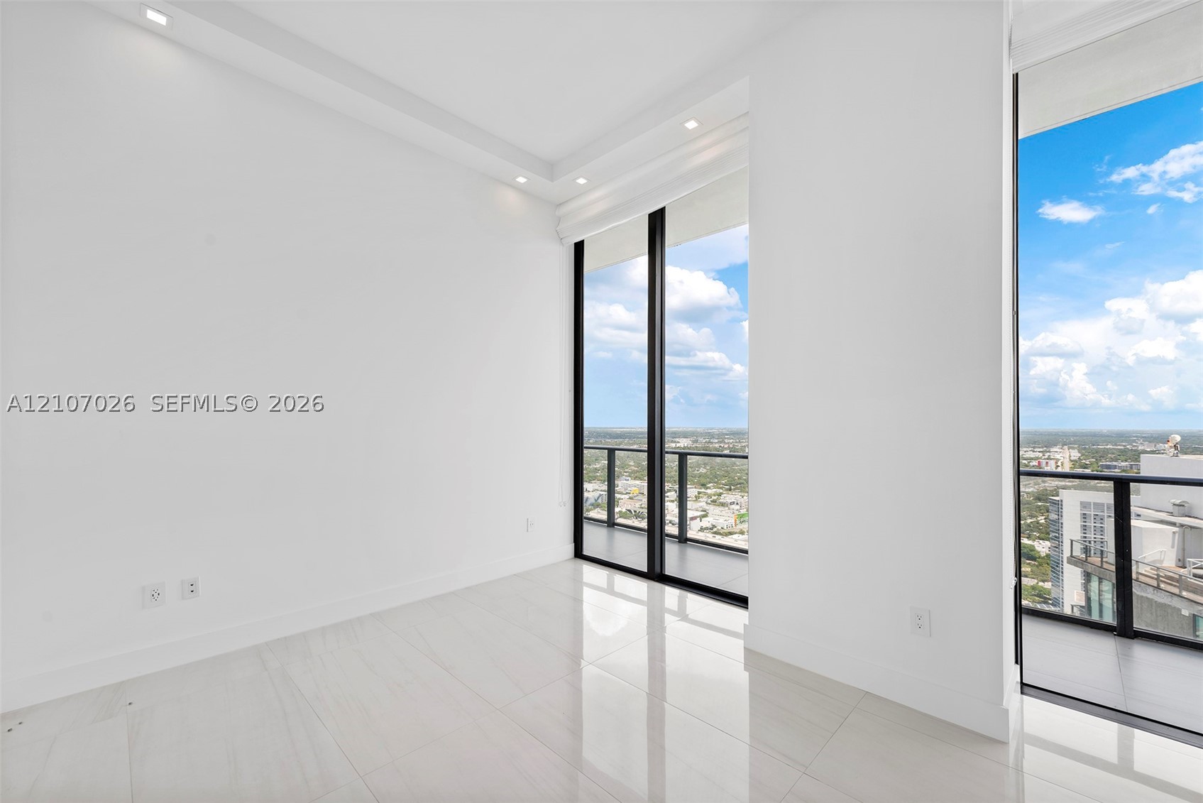480 NE 31st St #PH5204 Miami, FL 33137